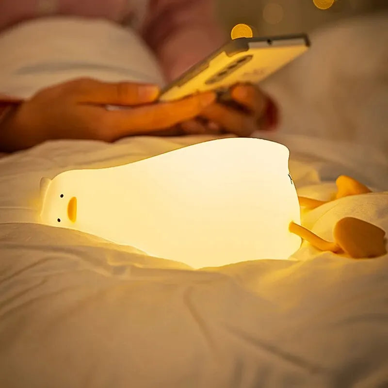 "Diversão Noturna: Pato LED Recarregável de Silicone!"